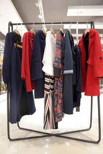 为何女装尾货品牌折扣老板偏爱“走份批发”？揭秘背后的经营智慧