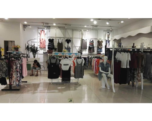 河南内乡县依佳精品服装店 优质女裙与鞋帽零售的首选